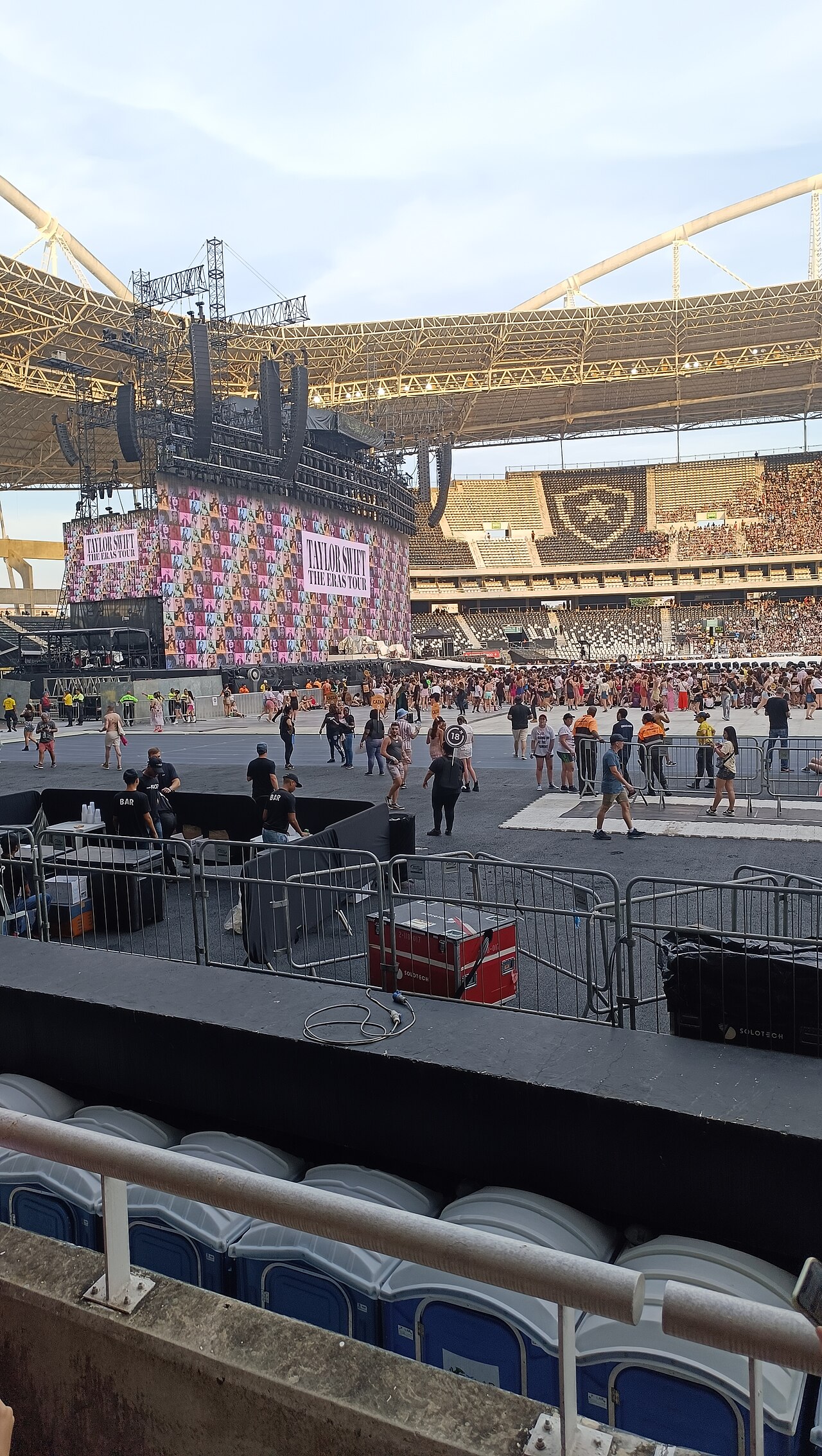 Estádio Olímpico Nilton Santos durante o show da cantora pop americana Taylor Swift. — Rio de Janeiro, November 17, 2023